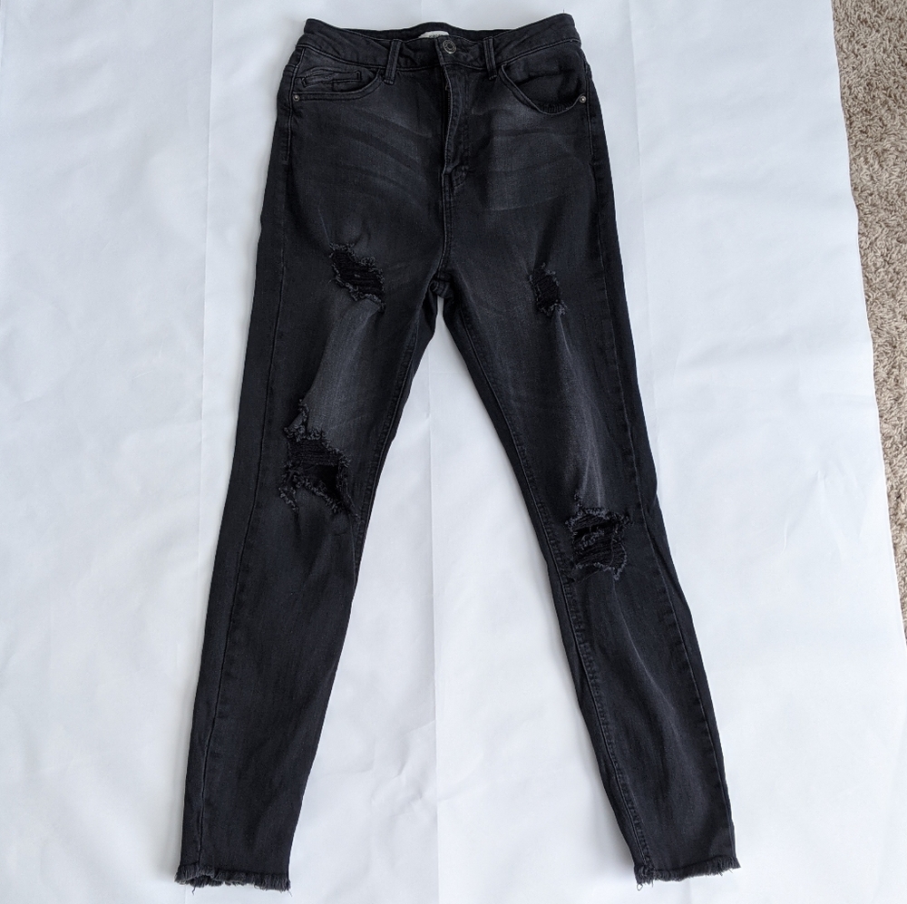 🌿HIGH RISE DISTRESSED JEANS🌿 - Picture 2 of 8